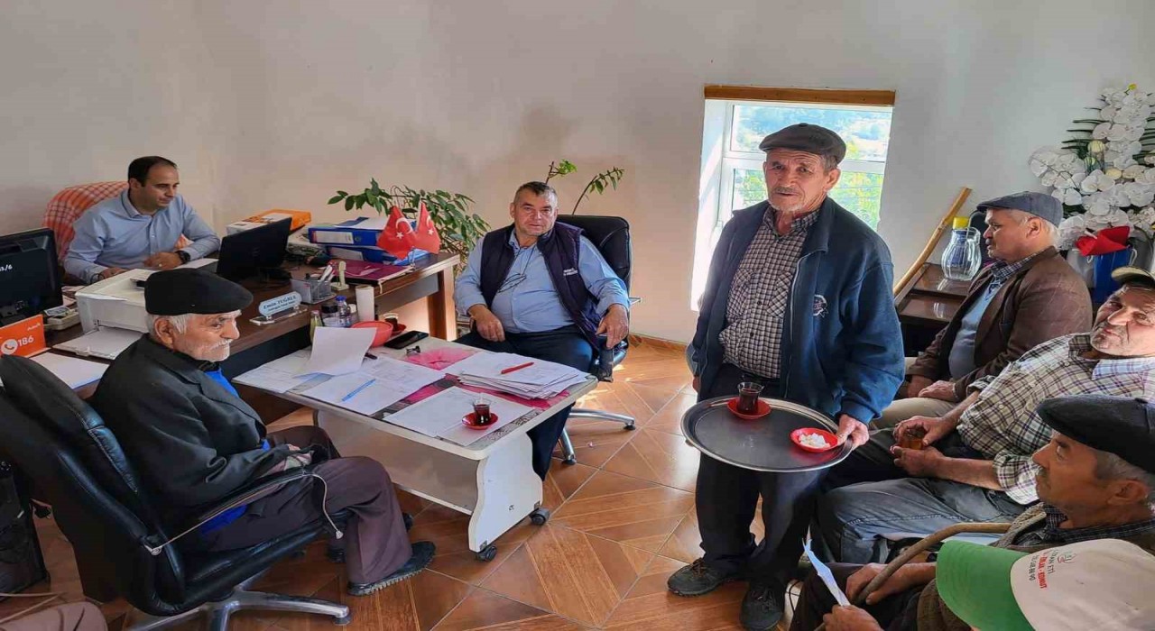 Menteşe Ziraat Odası Başkanı Baştuğ, Şenyaylada elma üreticilerinin sorunlarını dinledi