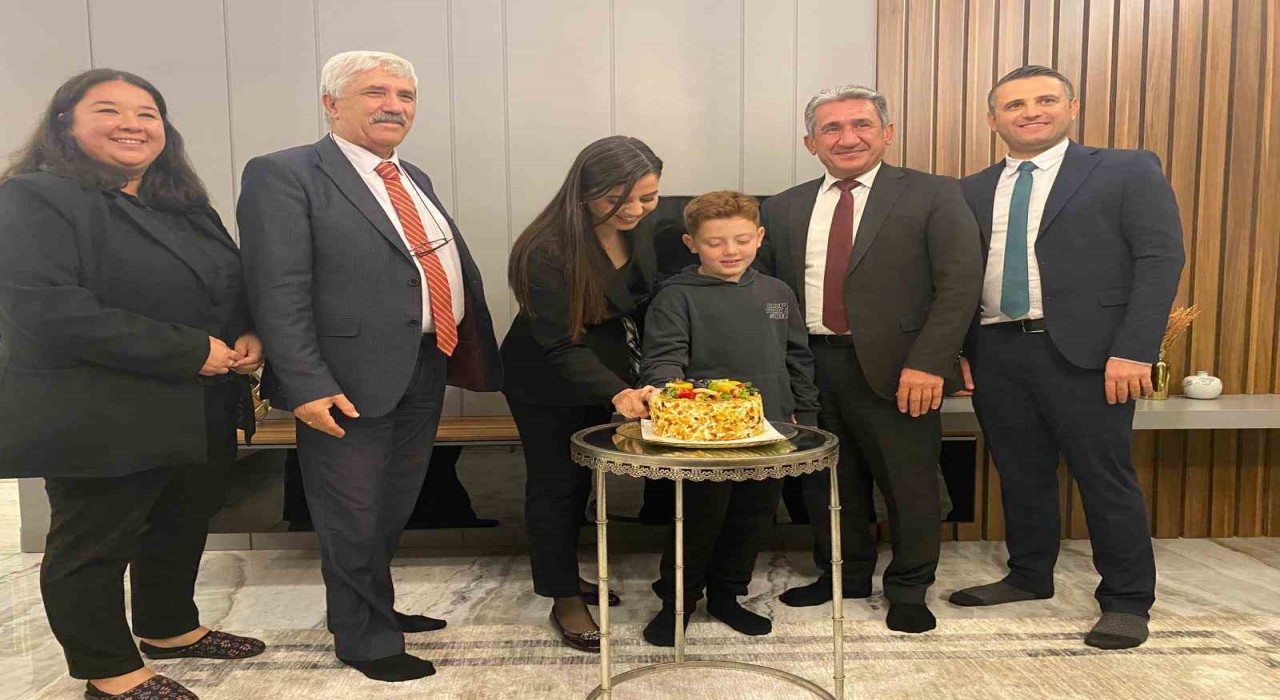 Menteşede öğretmenlere çifte kutlama sürprizi