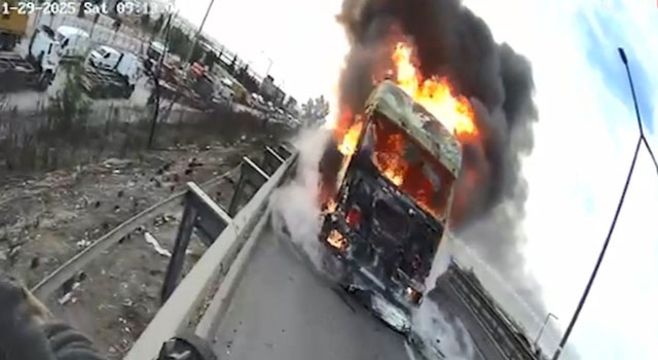 Mersin’de Akaryakıt Yüklü Tanker Alev Topuna Döndü