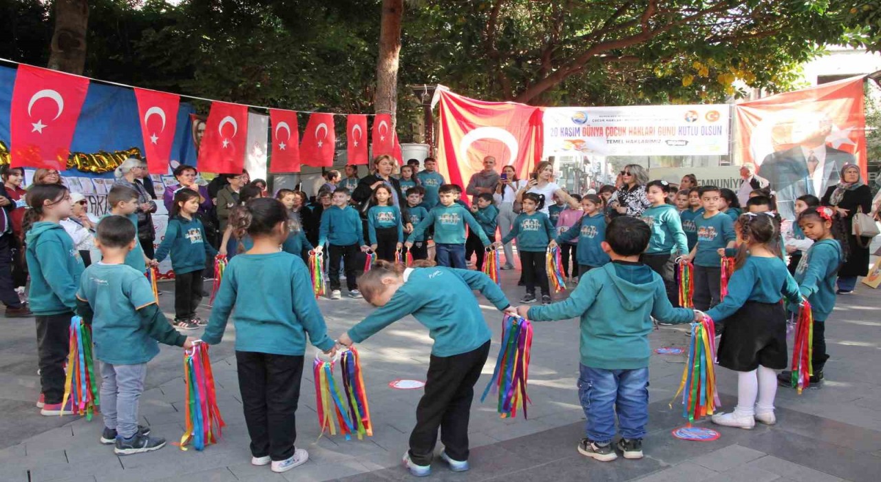 Mersinde Dünya Çocuk Hakları Günü renkli etkinliklerle kutlandı