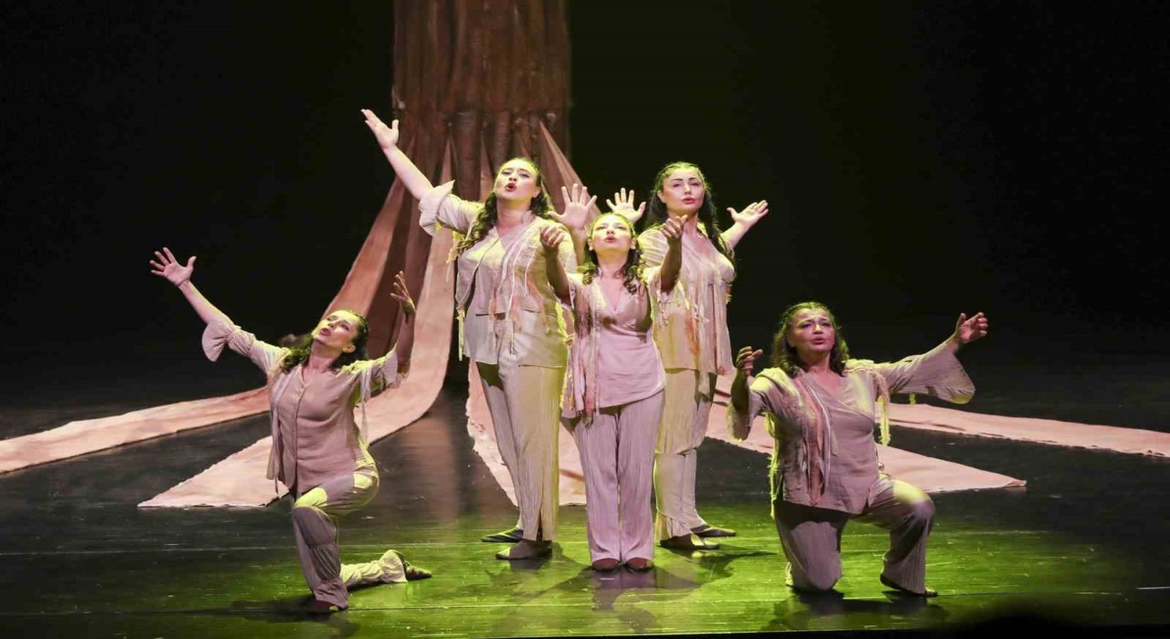 Mersinde emekli evi üyeleri ‘Ben Anadolu oyununa yoğun ilgi gösterdi