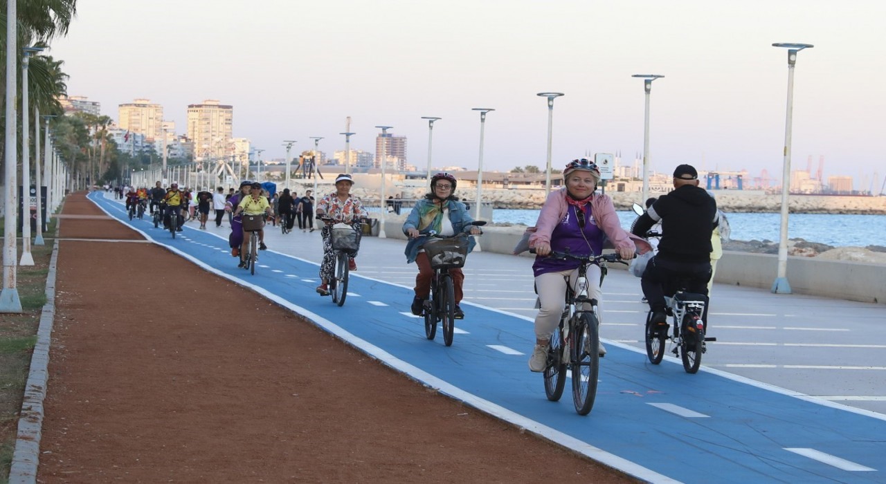 Mersinde kadınlara ücretsiz bisiklet sürüş eğitimi