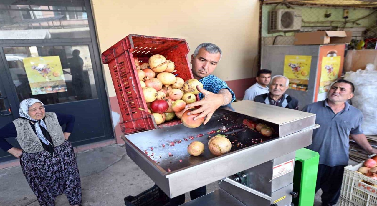 Mersinde nar üreticilerine makine desteği