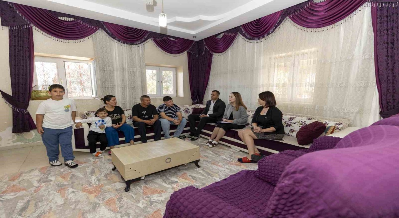 Mersinde öğrenciler için evde eğitim takibi başladı