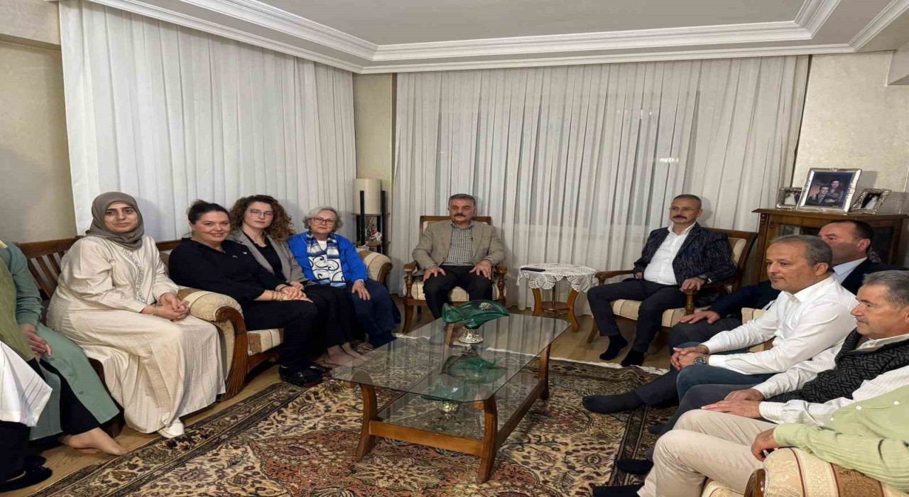 MHP, Terörsüz Türkiye hedefiyle kapı kapı vatandaşla buluşuyor