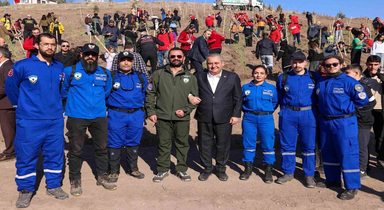 Milli Ağaçlandırma Gününde Keçiörende 300 fidan toprakla buluştu