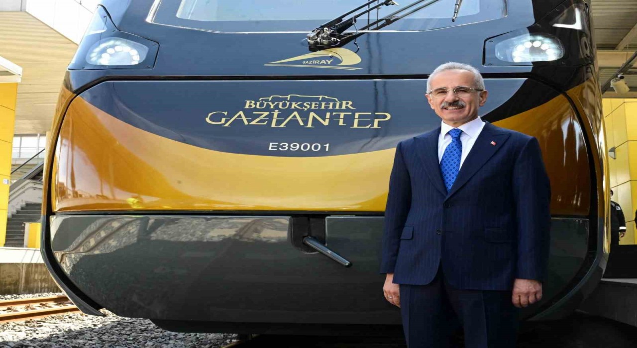 Milli Banliyö Tren Seti Projesi kapsamında üretilen dördüncü tren seti Gaziantep Büyükşehir Belediyesine ulaştı
