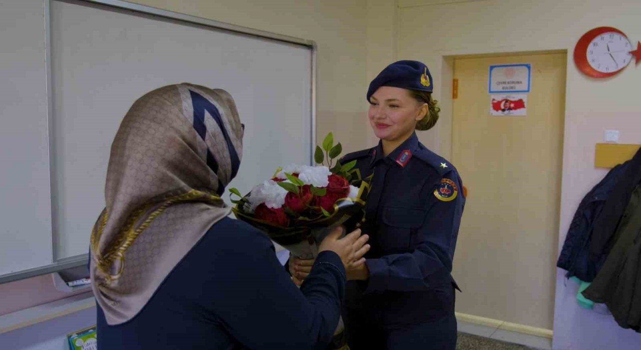 Minik Sırma büyüdü teğmen oldu: Bayburt jandarmadan duygulandıran Öğretmenler Günü mesajı
