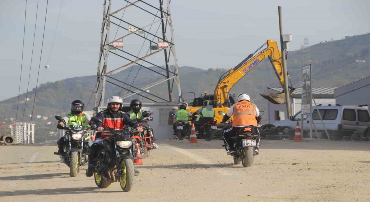 Motosiklet sürücülerinin tehlikeli ‘eğitim pisti alanı