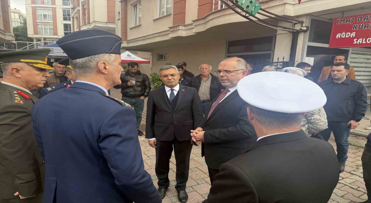 MSÜ Rektörü Prof. Dr. Erhan Afyoncu şehit ailesini ziyaret etti: Fedakarlıkla çalışan çok sevdiğimiz bir komutanımızdı