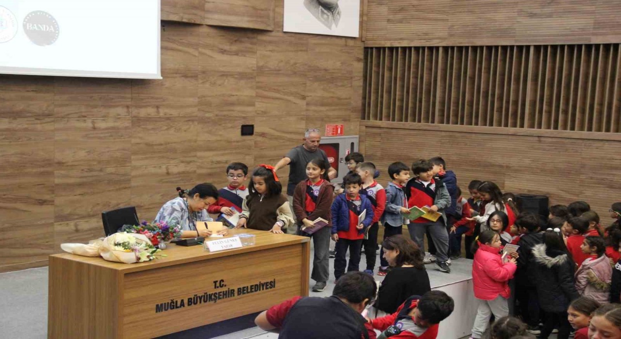 Muğla Büyükşehir Belediyesi Pelin Güneşi minik okurlarla buluşturdu