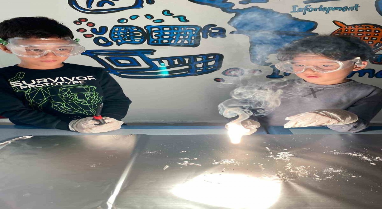 Muğla Gençlik Merkezi Fen Bilimleri Atölyesinde çocuklar eğlenerek öğreniyor