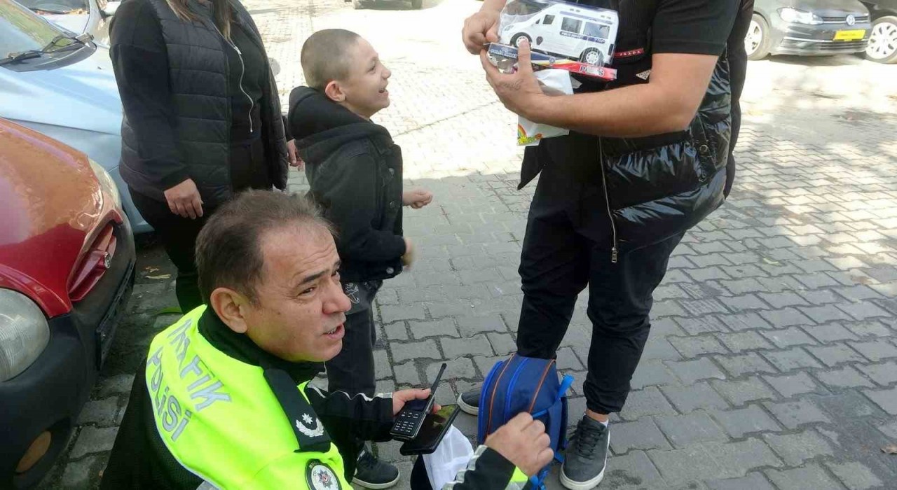 Muğla Trafik Şube Müdürü Haçandan özel ihtiyaçlı çocuğa anlamlı hediye