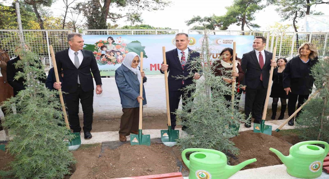Muğlada 16 bin 453 öğretmen için 16 Bin 453 fidan toprakla buluşuyor