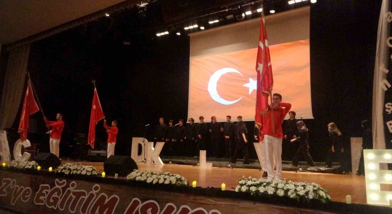 Muğlada 24 Kasım Öğretmenler Günü düzenlenen programla kutlandı