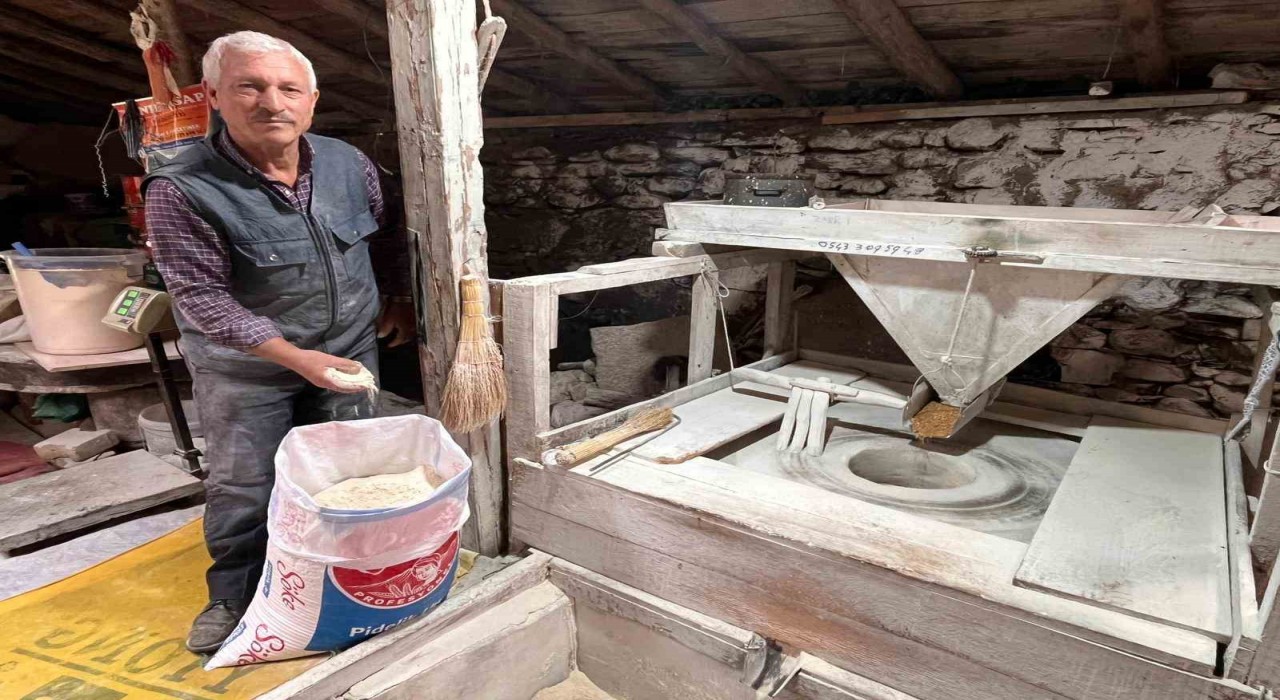 Muğlada 300 yıllık su değirmeni hala çarklarını döndürüyor