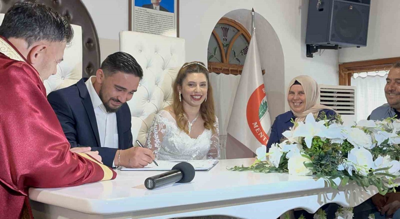 Muğlada evlilik tarihini özel kılmak isteyen çiftler 11.11 i seçti