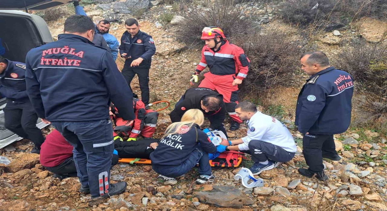 Muğlada yolcu minibüsü devrildi: 13 yaralı