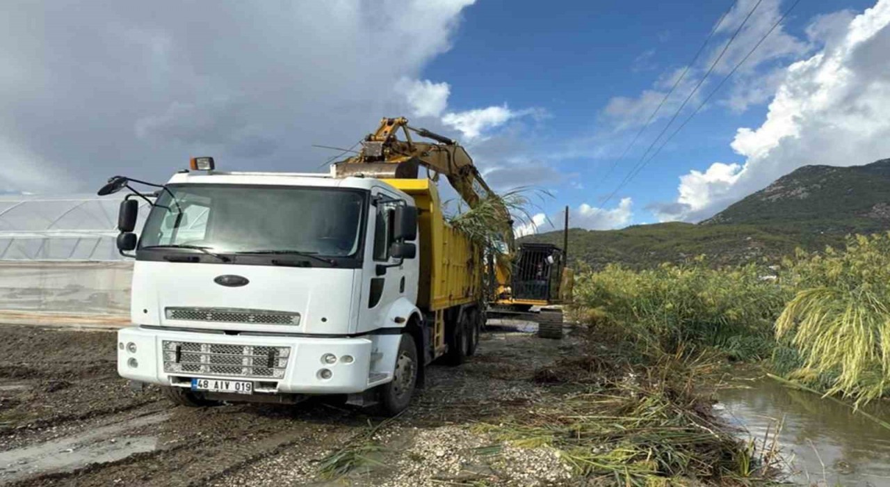 MUSKİ, Fethiye e Seydikemerde 77 km dere temizliği yaptı