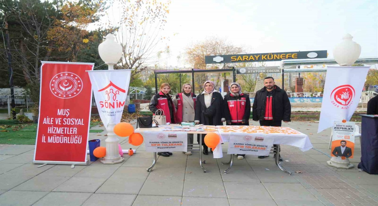 Muşta turuncu renkli farkındalık: Şiddete karşı açılan stant yoğun ilgi gördü