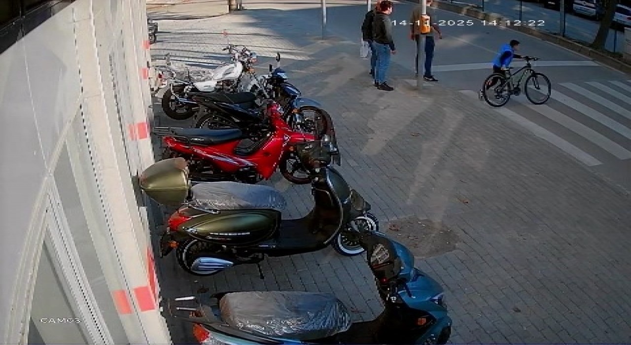 Mustafakemalpaşada polis aracının çarptığı Ömerin kaza görüntüleri ortaya çıktı