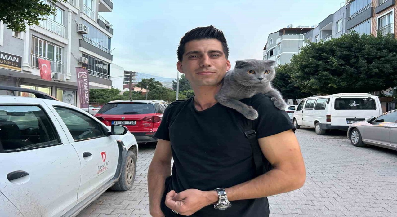 ‘Nasıl kaçmıyor diyenler olsa da ‘Duman sahibinin omzunda kenti turluyor