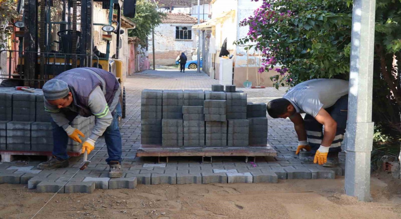 Nazilli Belediyesi Çapahasanda yolları yeniliyor