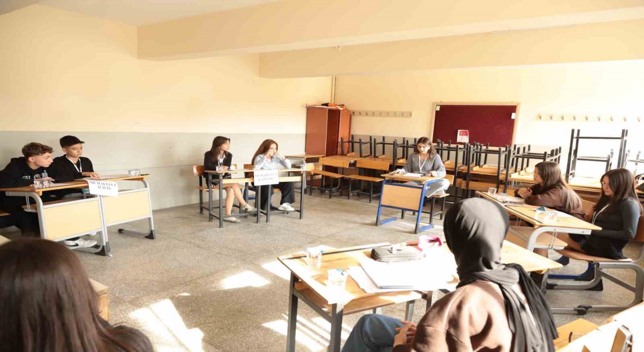 Nazillide Münazara Turnuvasına yoğun ilgi