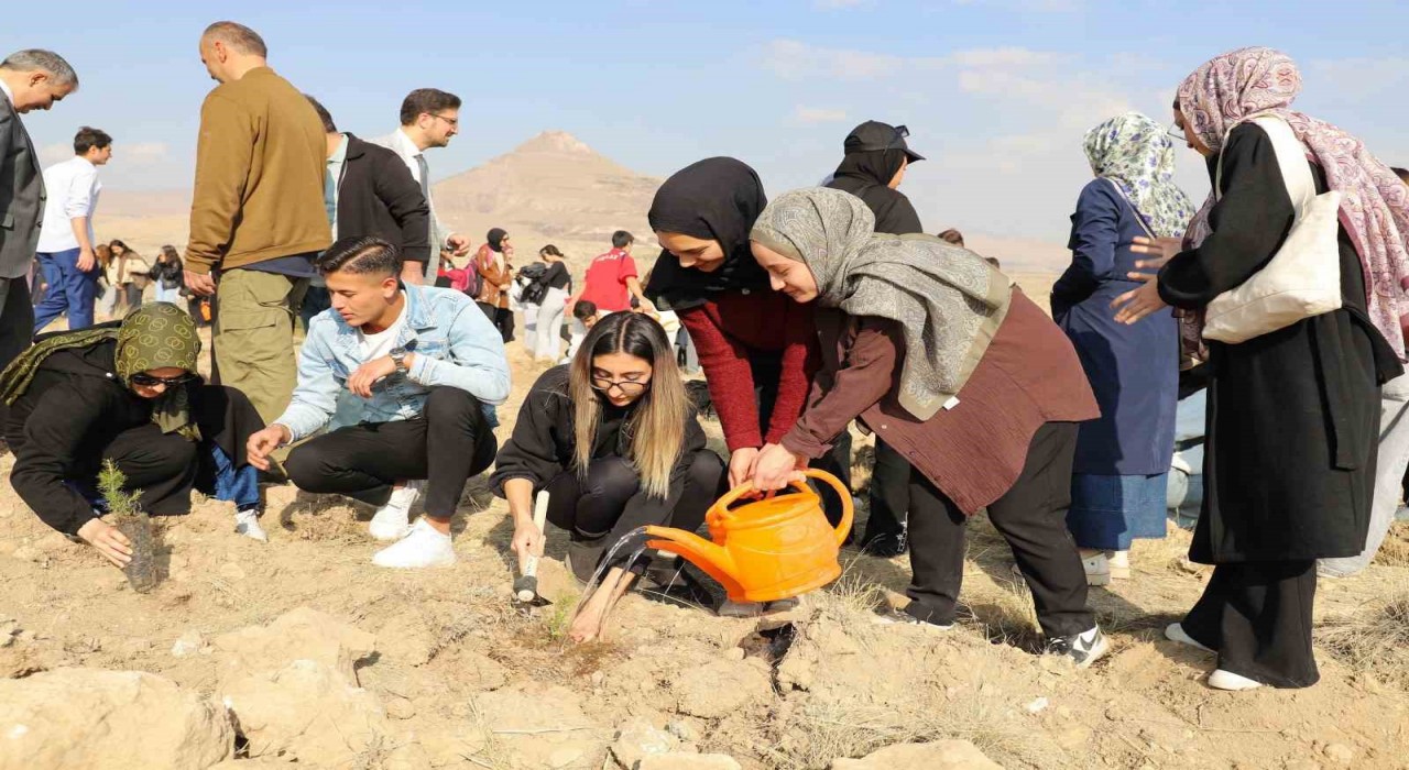 NEÜde Milli Ağaçlandırma Gününde fidanlar toprakla buluştu
