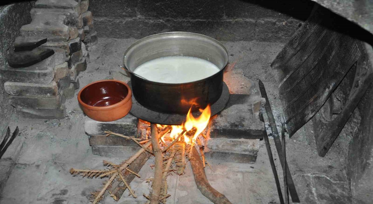 Niğdenin doğal lezzeti keçi sütü