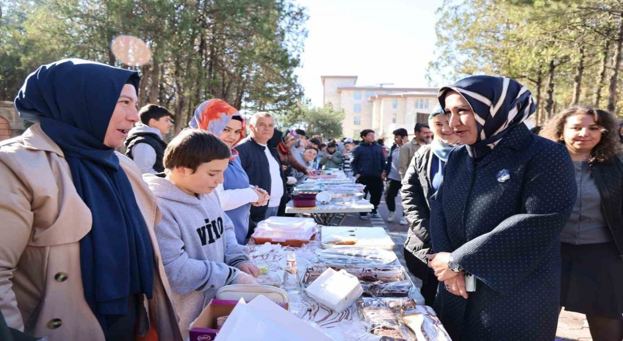 Öğrencilerden Filistine destek kampanyası