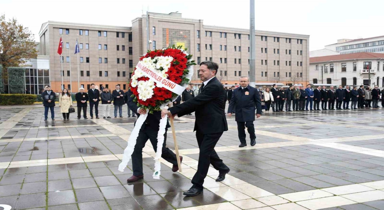 Öğretmenler Günü dolayısıyla çelenk sunma töreni gerçekleştirildi