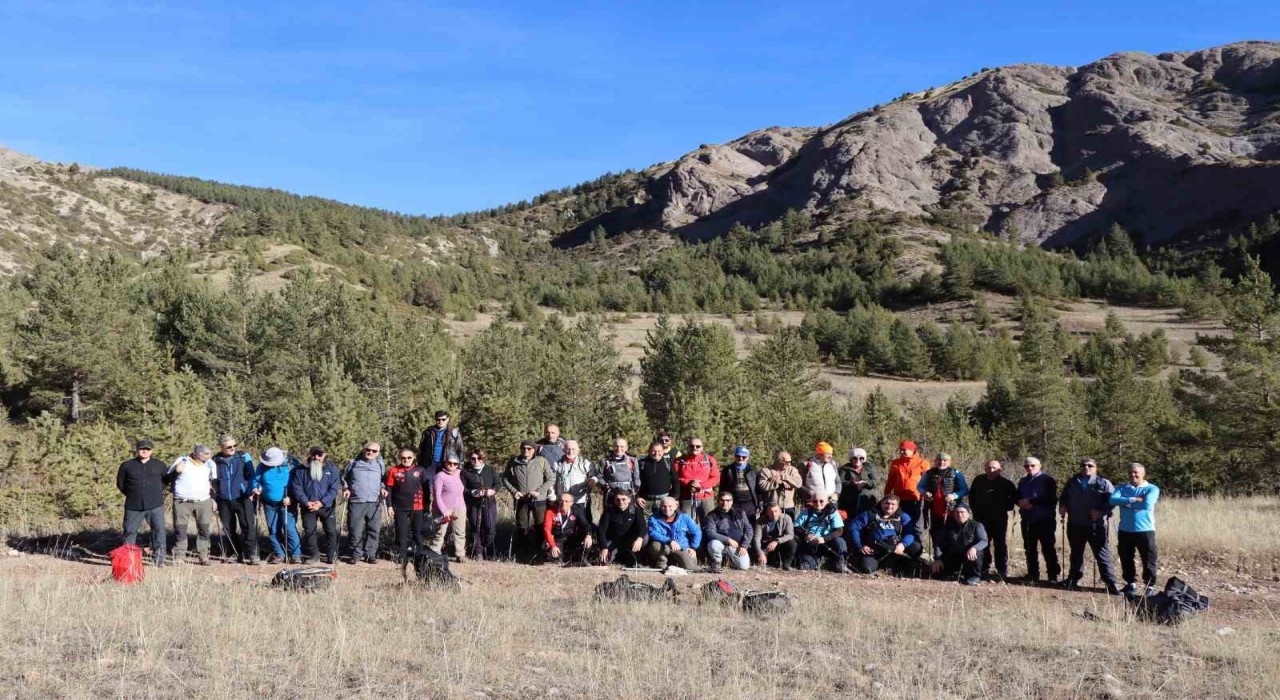 Öğretmenler Günü için 15 kilometrelik yürüyüş