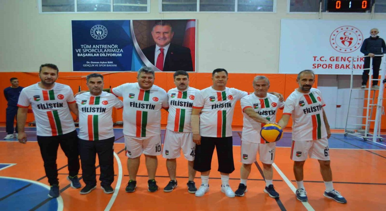 Öğretmenlerin nefes kesen voleybol turnuvası tamamlandı
