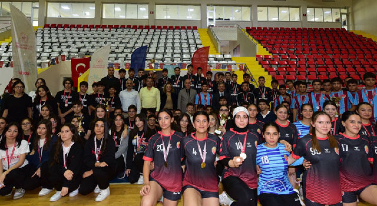 Gençler Hentbol Müsabakaları Sona Erdi!