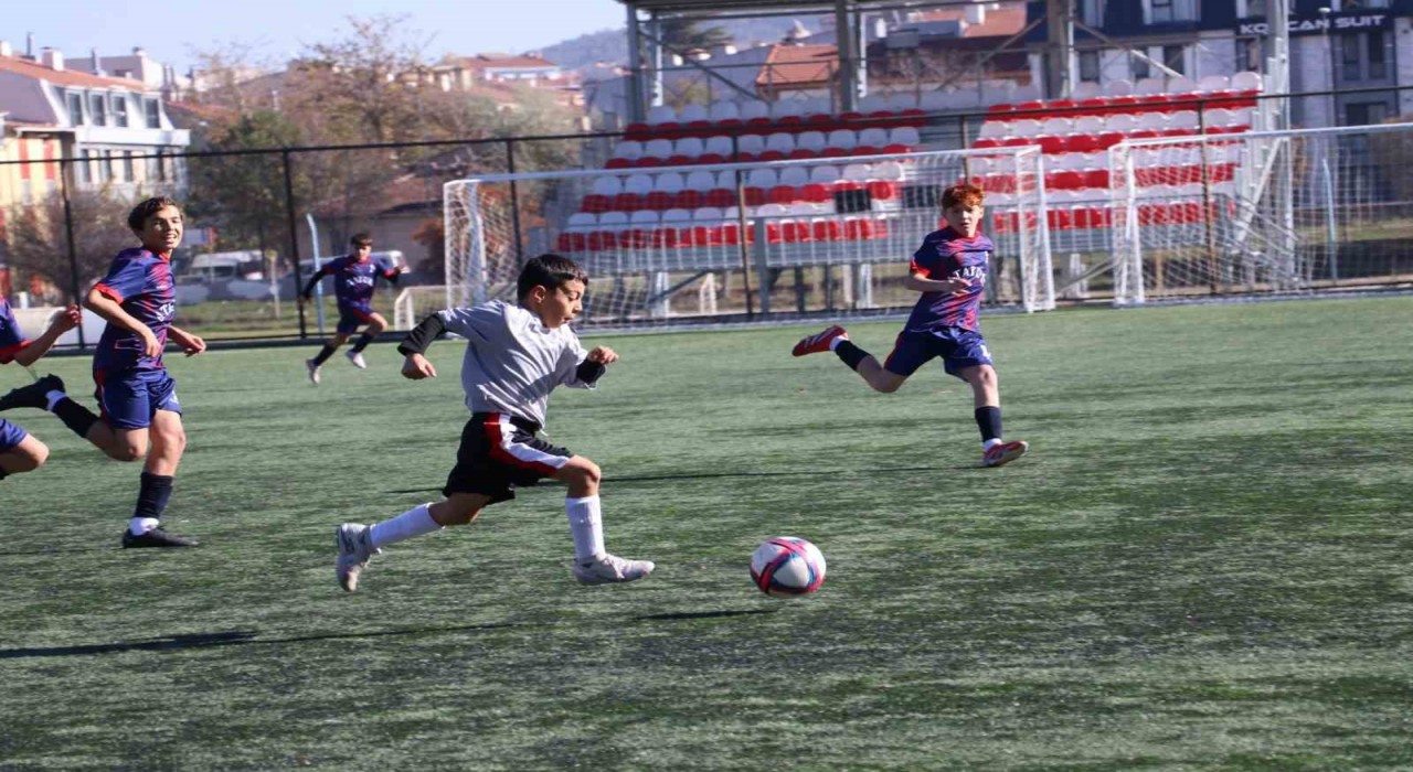 Okul Sporları Yıldız Erkek Futbol Müsabakaları sürüyor