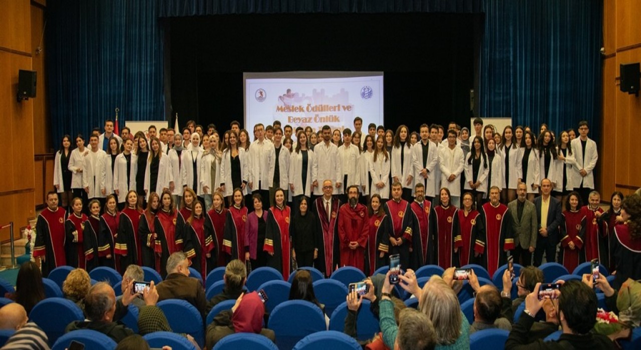 OMÜde beyaz önlük heyecanı: Tecrübe ile gençlik aynı sahnede