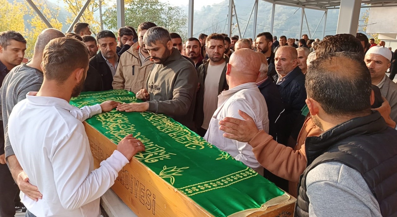 Orduda göçük altında kalan iş makinesi operatörü toprağa verildi