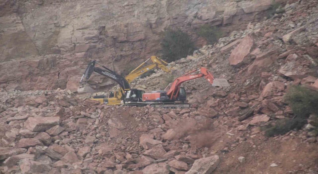 Orduda göçük altında kalan kamyon şoförünün cenazesine ulaşıldı