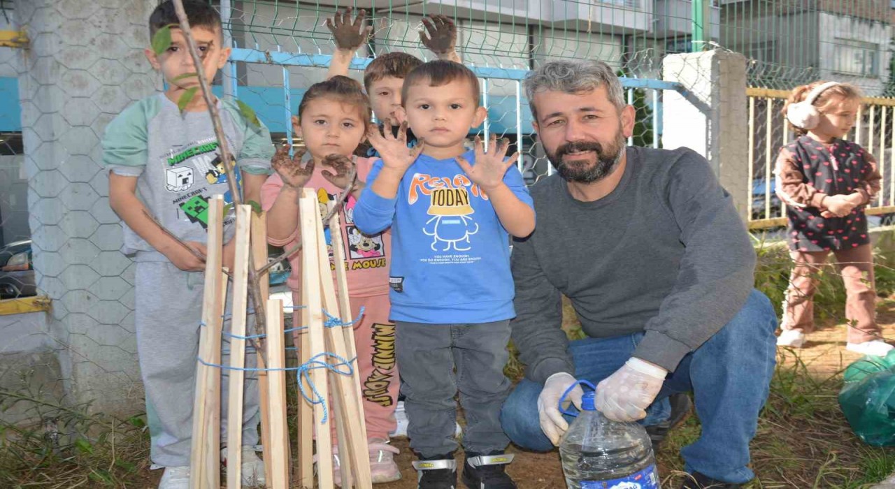 Orduda minikler, meyve fidanlarını toprakla buluşturdu