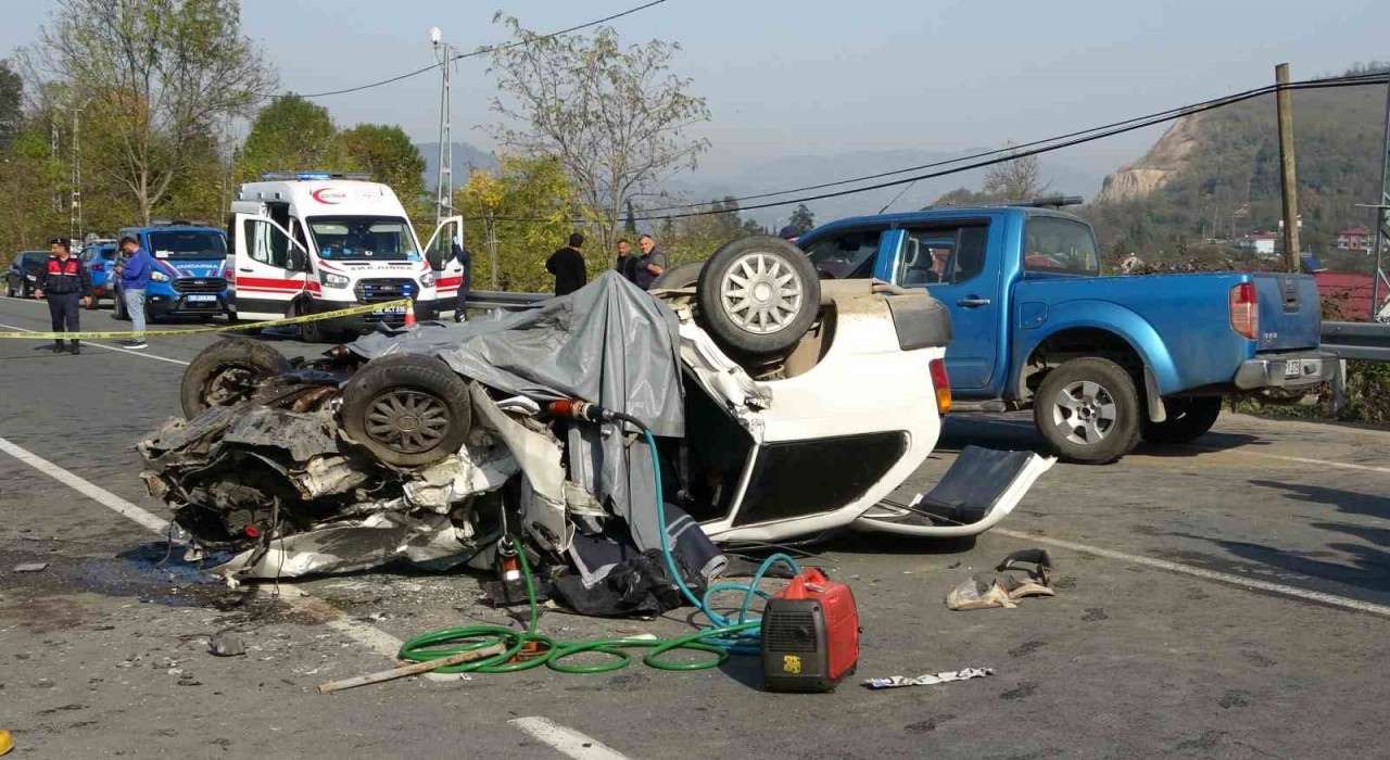 Orduda otomobil ile kamyonet çarpıştı: Baba öldü, sürücü oğlu ve diğer sürücü ağır yaralandı