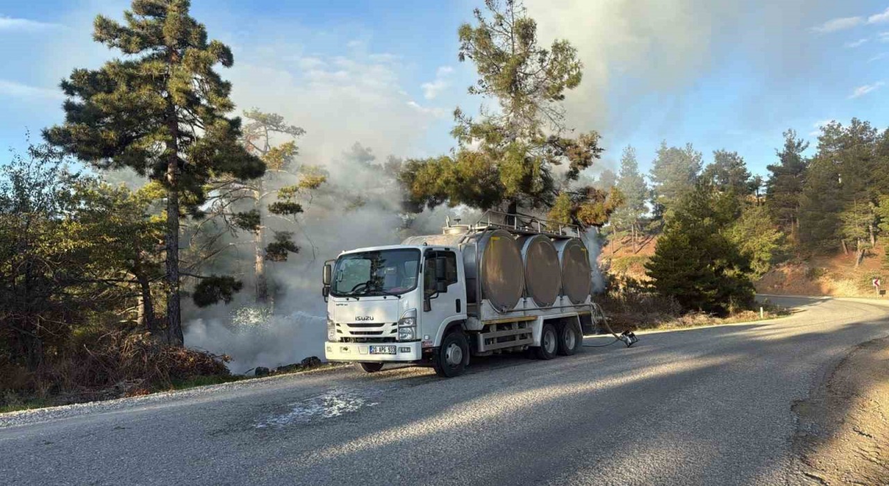 Orman yangınında alevlere sütle müdahale etti