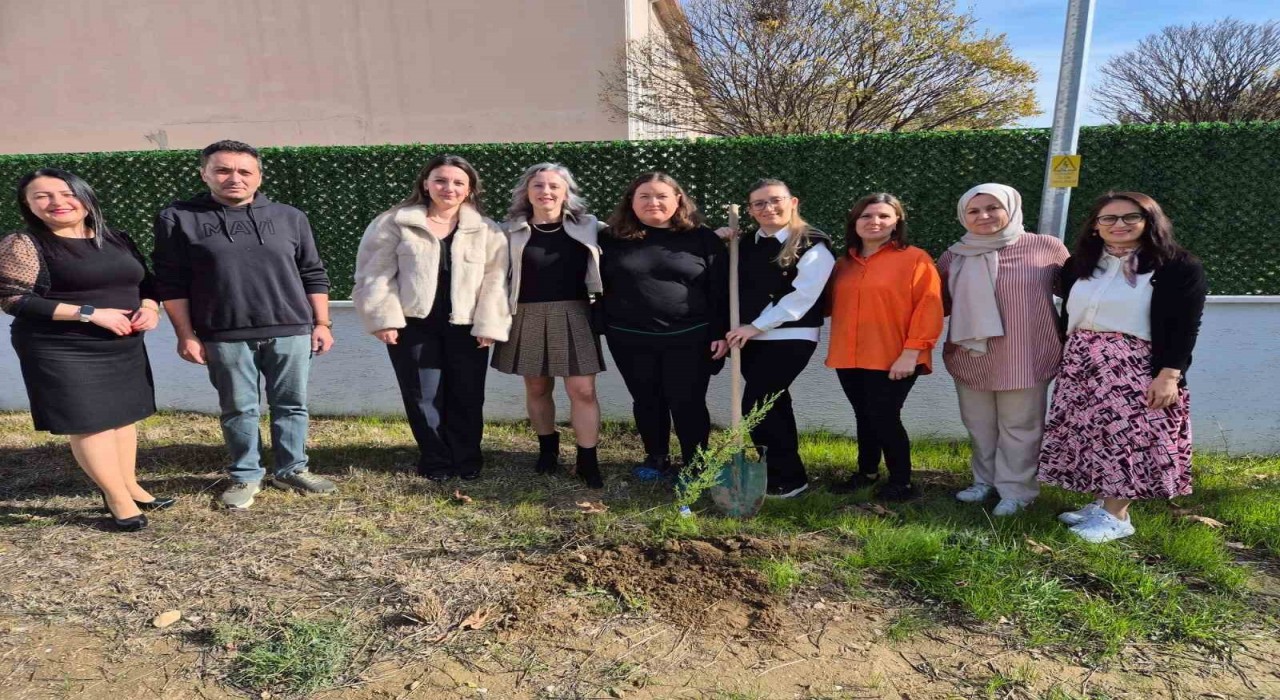 Orman yangınları sonrası anlamlı Öğretmenler Günü kutlaması