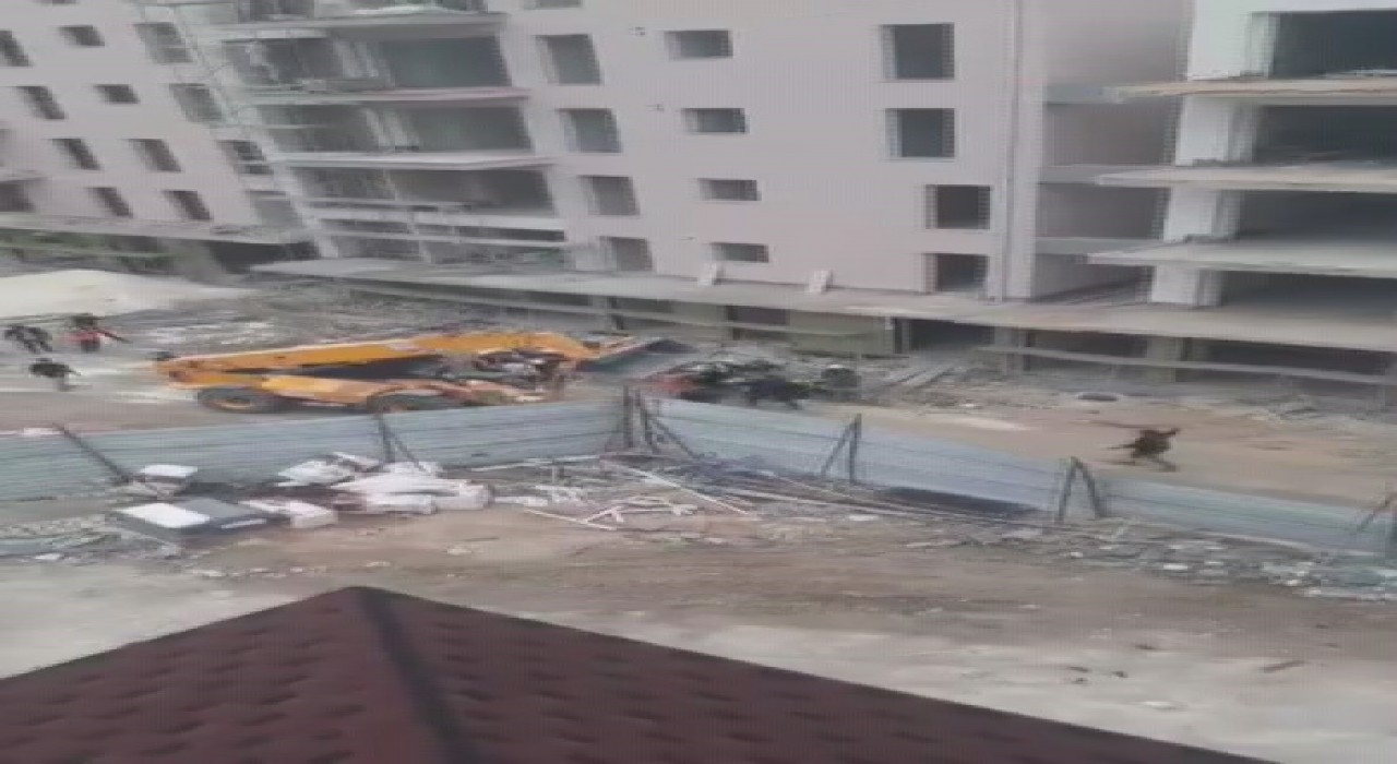 Ortalığın savaş alanına döndüğü kavga polisin havaya ateş açmasıyla son buldu