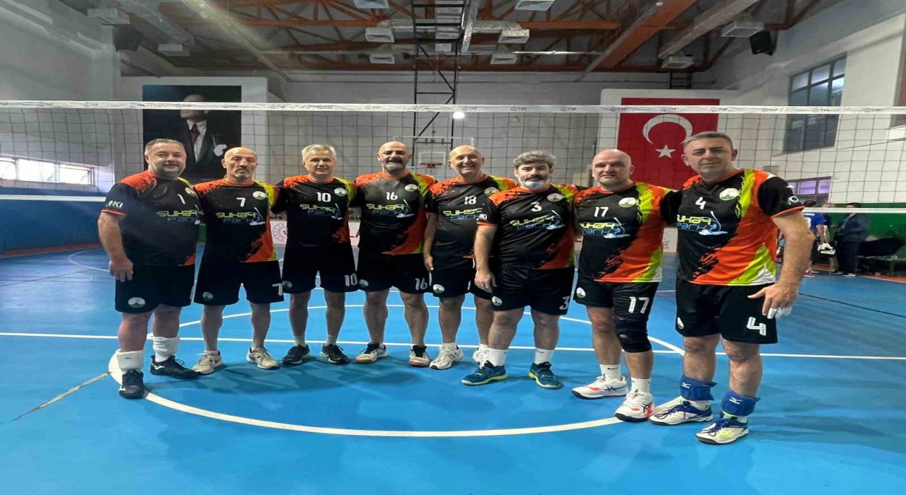 Osmangazinin veteran voleybolcuları zirveye çıktı