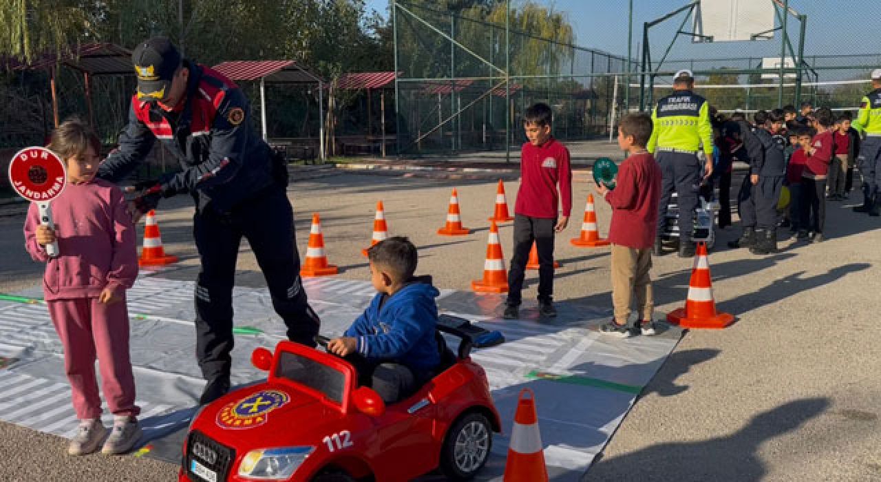 Osmaniye Jandarmasından Öğrencilere Uygulamalı Trafik Güvenliği Eğitimi
