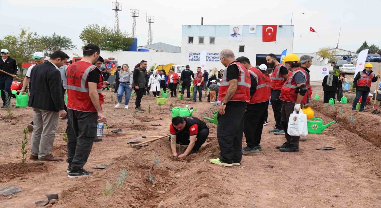 Osmaniyede 11 Kasım Milli Ağaçlandırma Gününde fidanlar toprakla buluştu