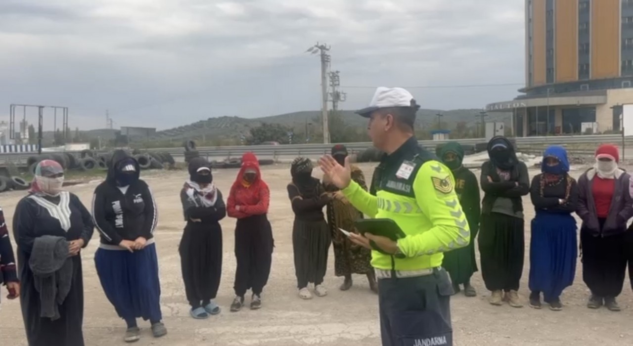 Osmaniyede 15 kişilik minibüsten 30 işçi çıktı