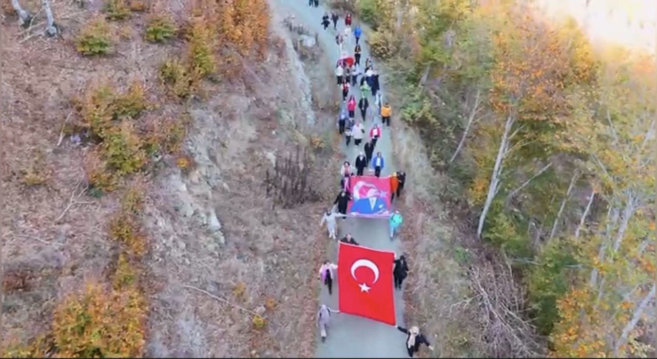 Osmaniyede doğa severler Atatürkü yürüyüşle andı