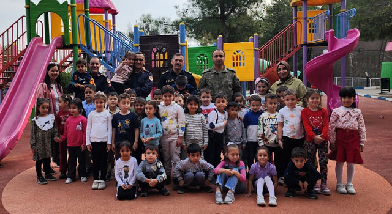 Osmaniye’de Minik Öğrenciler Polislerle Bir Araya Geldi